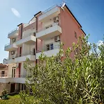 Kairos Apartman *